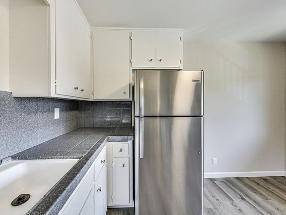 4th image of 670 S 10th St #3