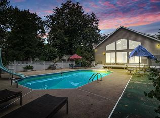 86 Waverly Ave, Kilmarnock, VA 22482