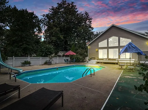 86 Waverly Ave, Kilmarnock, VA 22482