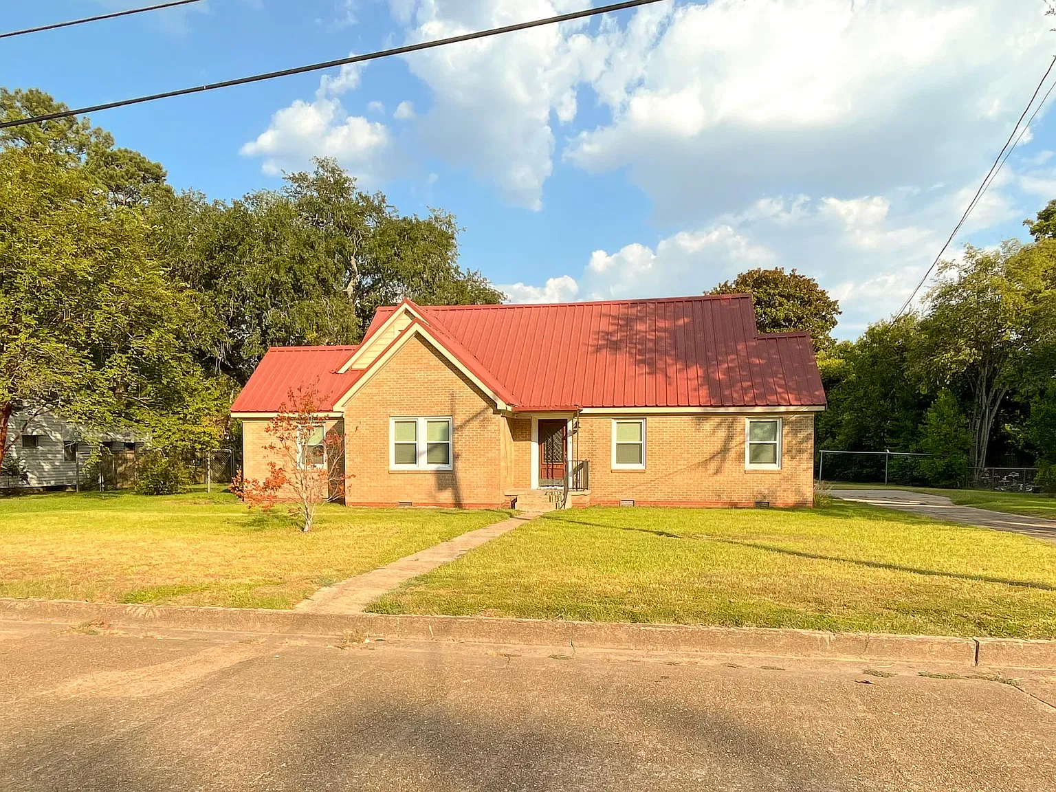 4 bed, 2579 sqft, $1,900 — Photo 2