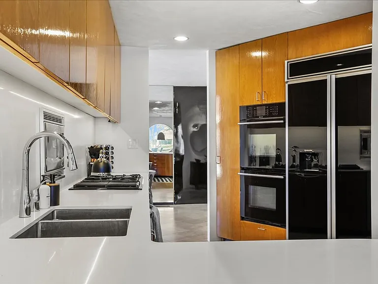 4010 Clubhouse Dr — Photo 8