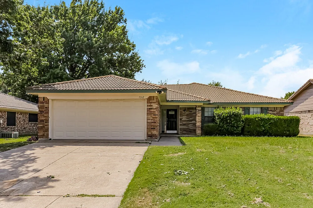 3 bed, 2.0 bath, 1621 sqft, $1,965 — Photo 1