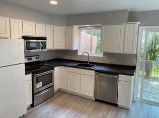 107 Jefferson Rd #B, Glenmont, NY 12077