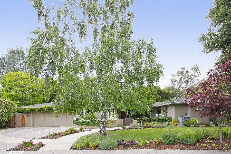1st image of 1074 Laureles Dr
