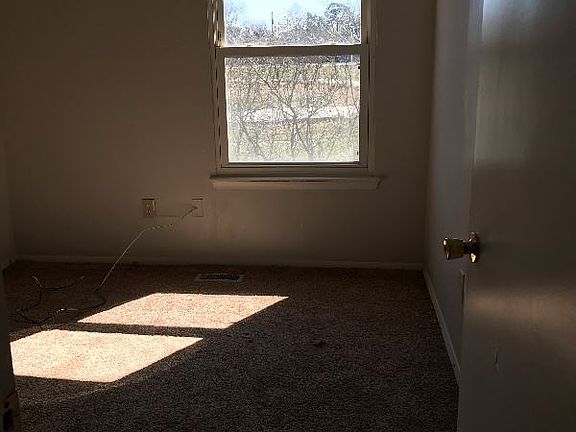 4th image of 1627 Darren Cir