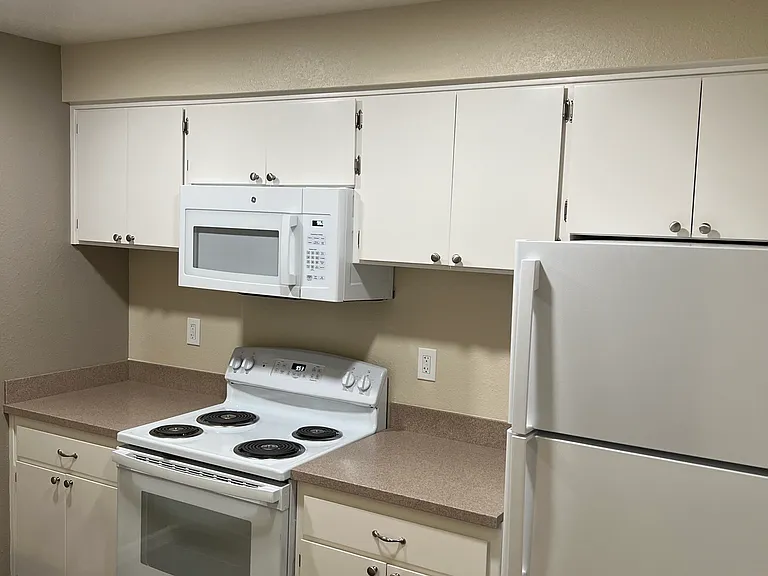 Ceres Plaza Apartments — Photo 18