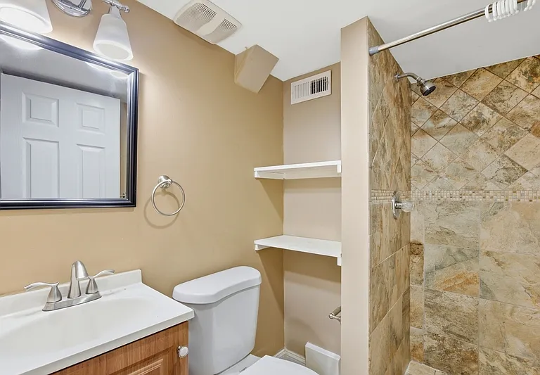 1214 Marshall St — Photo 14