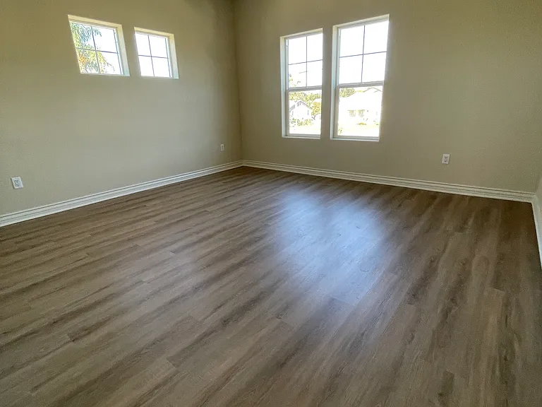 632 E Grand Ave — Photo 11