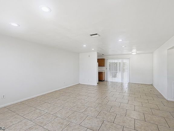 5th image of 4913 Viceroy St