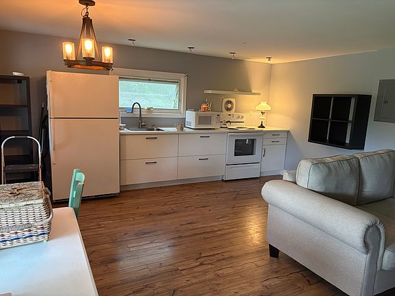 3rd image of 306 Merwinsburg Rd #4