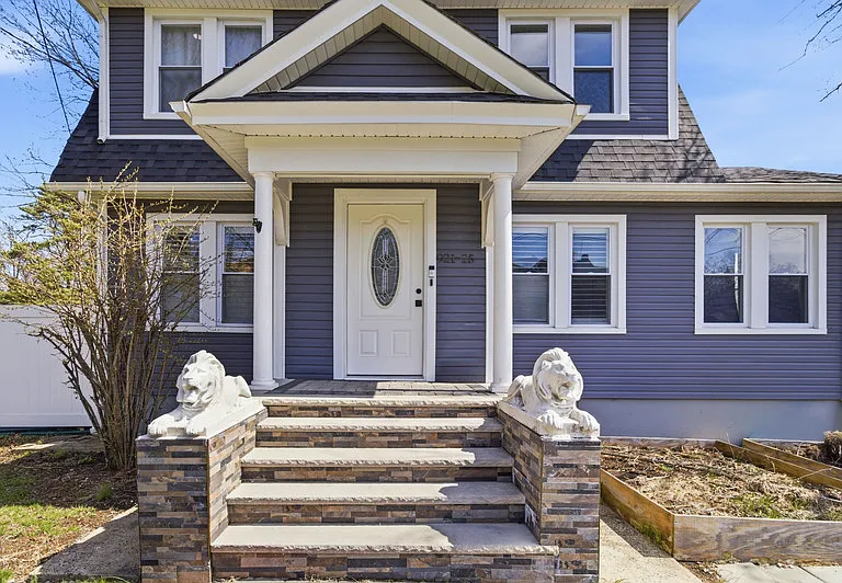 925 Plainfield Ave — Photo 2