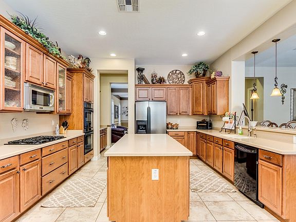 5th image of 1254 E Canary Dr
