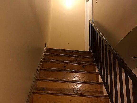 4th image of 247 Jewett Ave #2