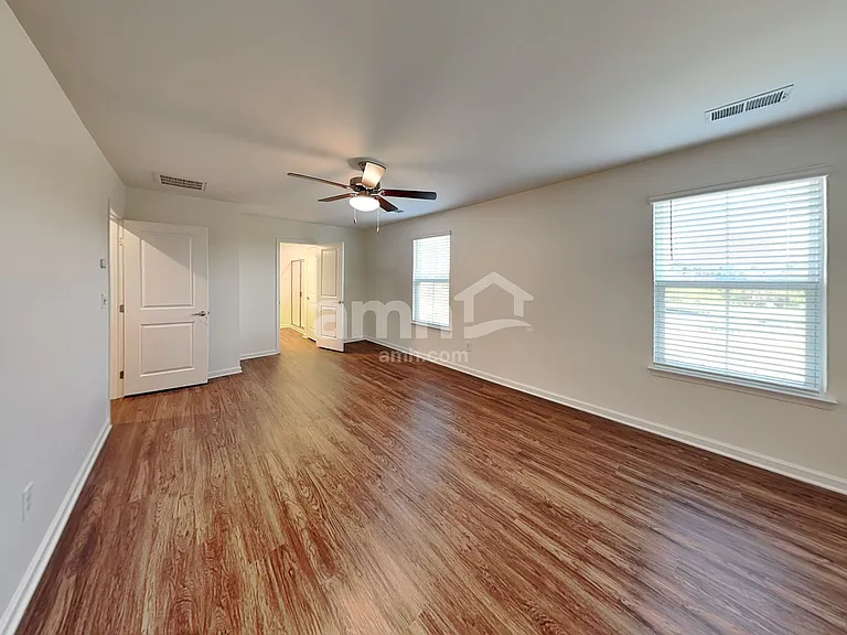 548 Larragan Dr — Photo 12