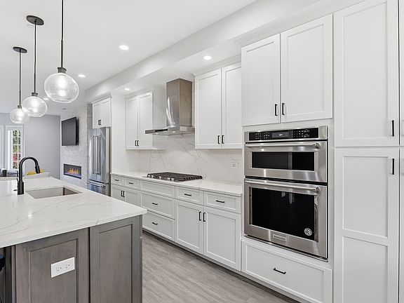 4th image of 416 N Cass Ave #6