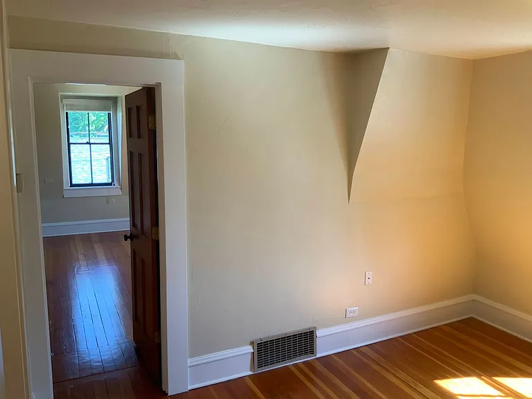 1006 W 12th Aly — Photo 24