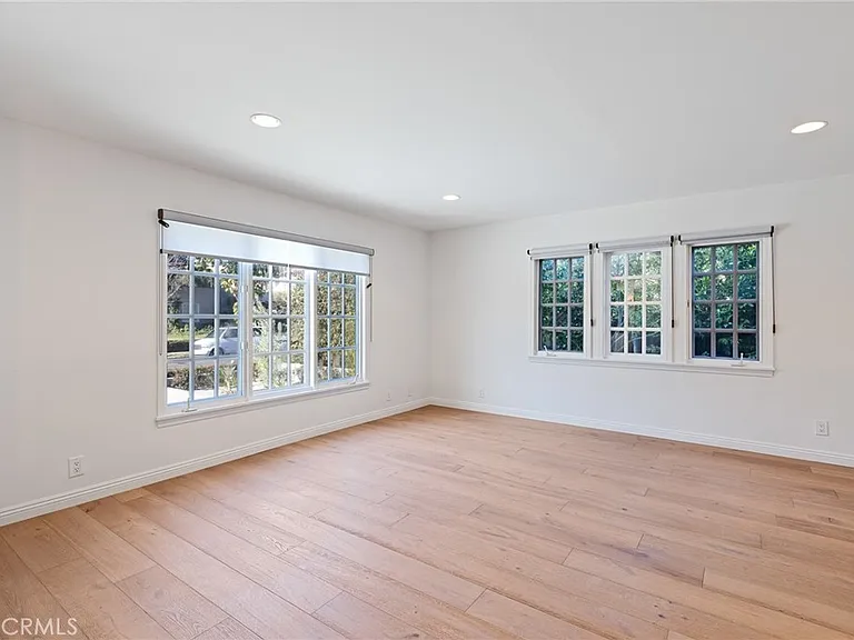 248 N Rexford Dr — Photo 15