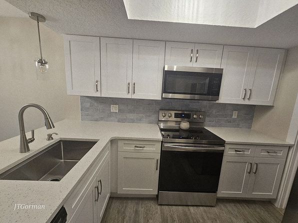 425 Catamaran Dr APT 72