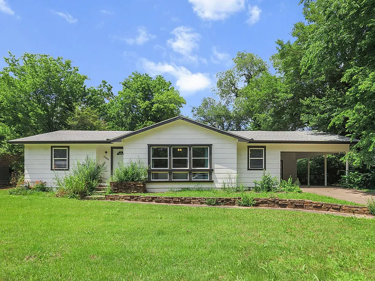 2300 W Holly St — Photo 24