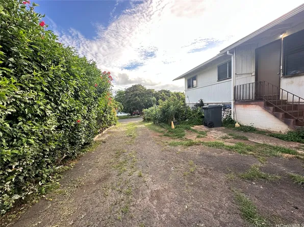 1660 Makuakane Pl, Honolulu, HI 96817