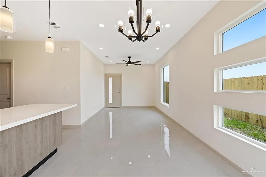 Building Photo - 1901 W Violet Dr #4