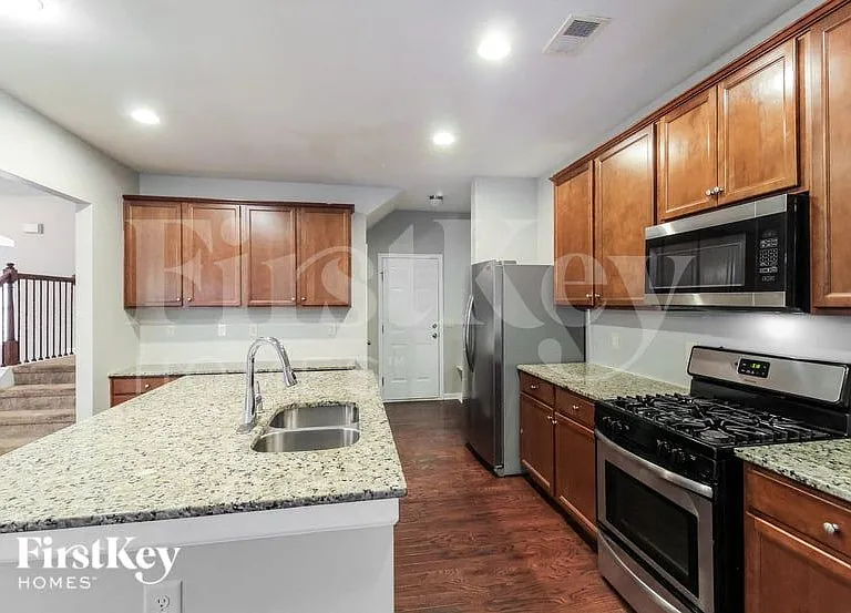 423 Fredrick Dr — Photo 4