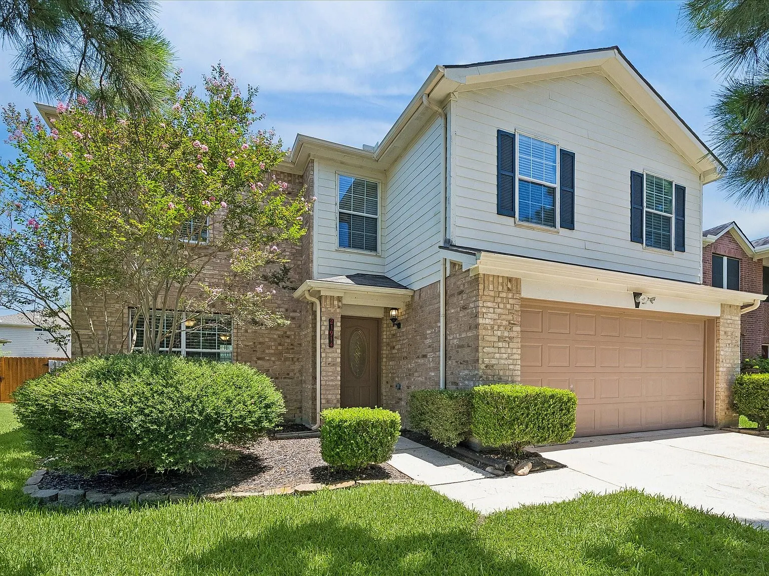 3 bed, 2.5 bath, 2085 sqft, $1,895 — Photo 2