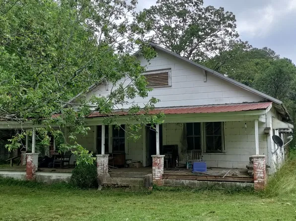 989 S Pond St, Toccoa, GA 30577