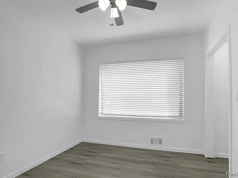 2639 Monterey St — Photo 15