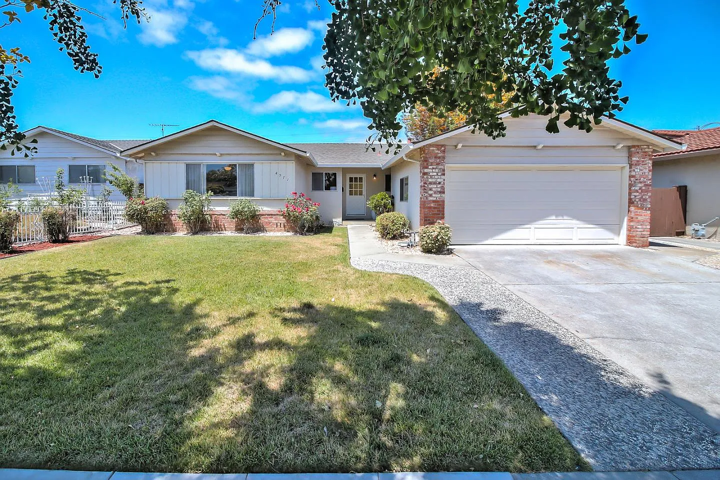 4971 Moorpark Ave photo 1