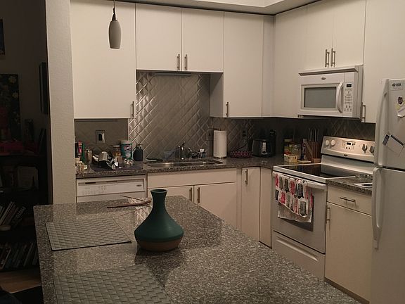 3rd image of 2646 Roslyn St Unit 2
