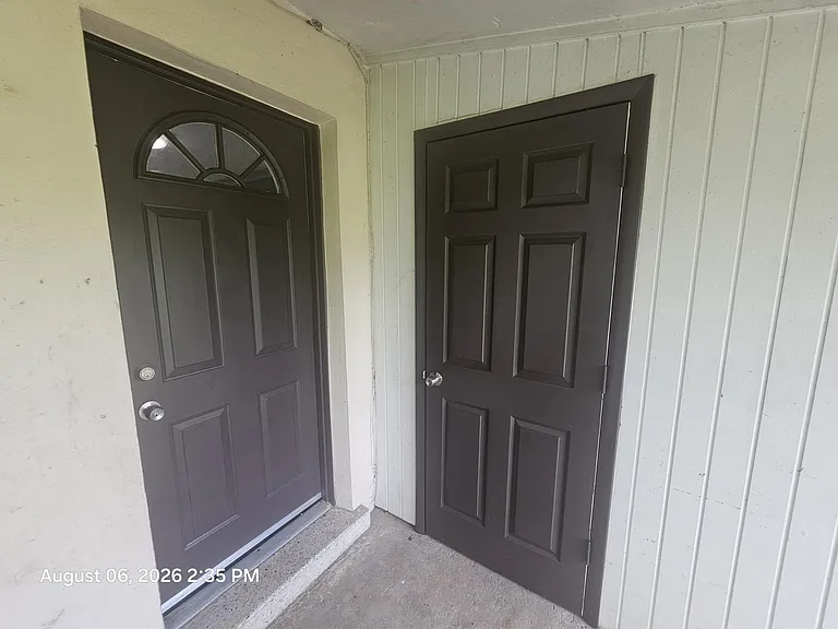 2572 Seneca Ave — Photo 14