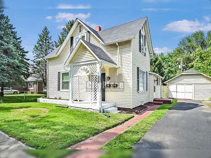 3 bed, 2.0 bath, 1440 sqft, $1,700 — Photo 3