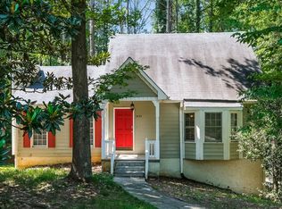 2432 Hillboro Cir SW, Marietta, GA 30064