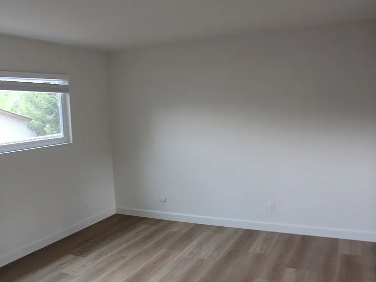 331 Rebecca Ave — Photo 9