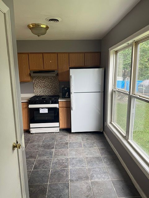 1st image of 425 Euclid Ave #425