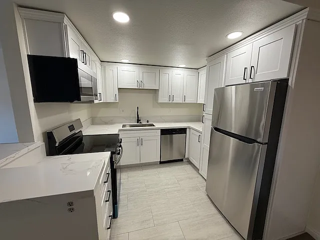 214 Woodland Pkwy — Photo 1