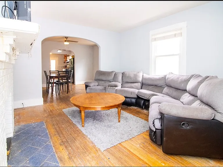728 Brooklyn Ave — Photo 3