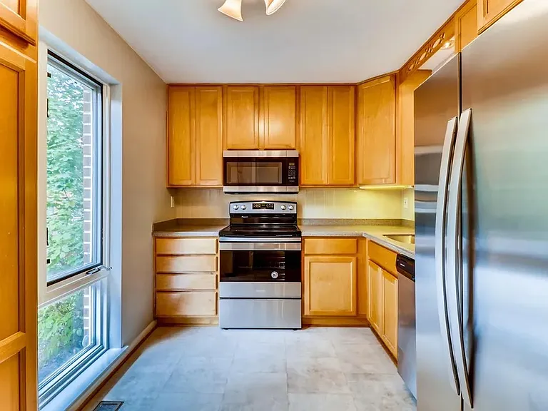 609 S Hanover St — Photo 3