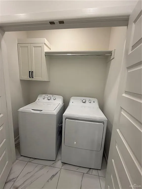 1215 Rosewood Ln — Photo 4