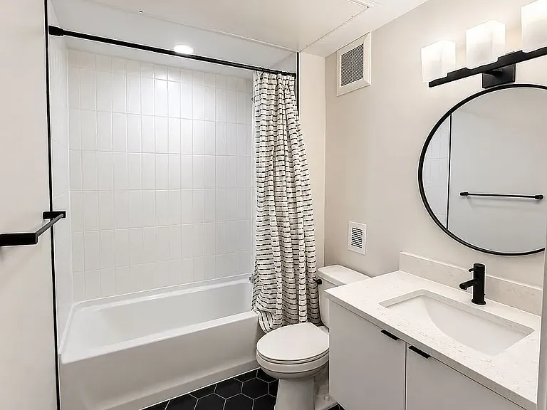 Secondary Bath with Shower/Tub