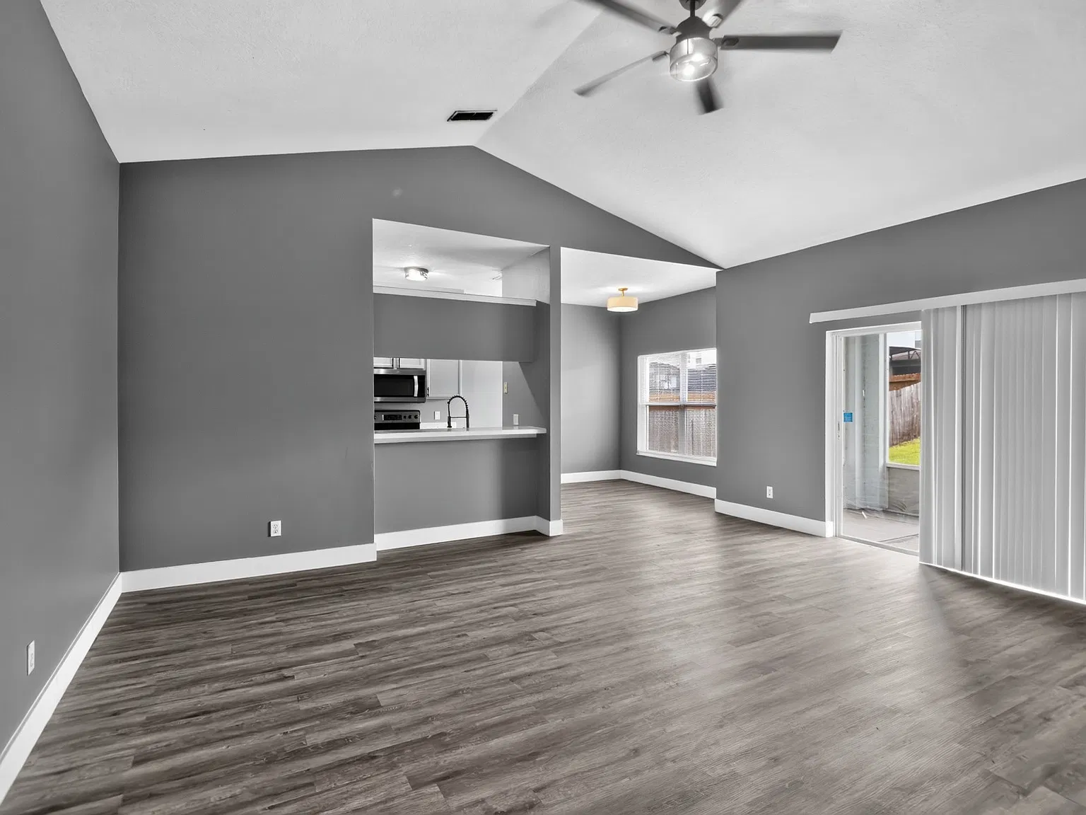 3 bed, 1212 sqft, $1,975 — Photo 3