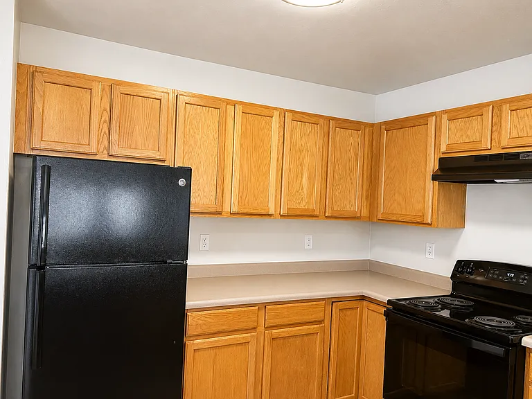 500 Red Table Apartments — Photo 10