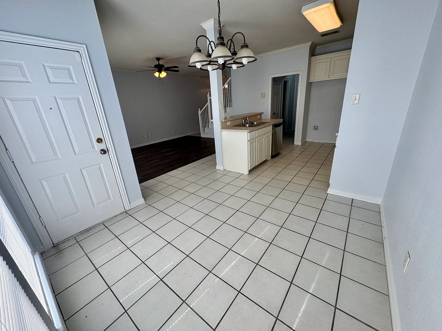 3 bed, 2.5 bath, 1703 sqft, $2,195 — Photo 3