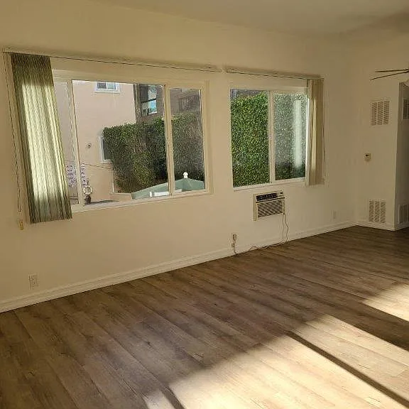 Brentwood Towers — Photo 11