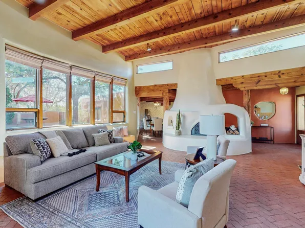1013 El Alhambra Cir NW, Los Ranchos De Albuquerque, NM 87107