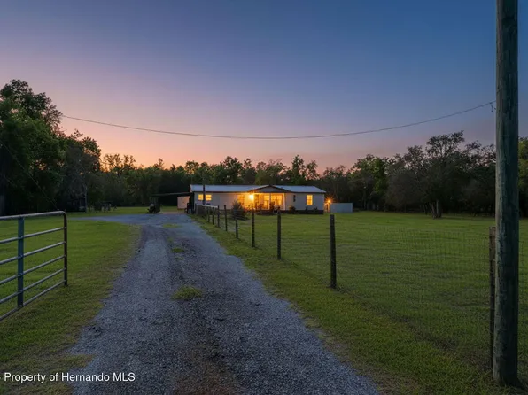 16040 Platinum Dr, Spring Hill, FL 34610