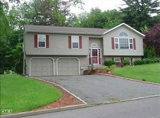 4 Rayron Cir, Naugatuck, CT 06770