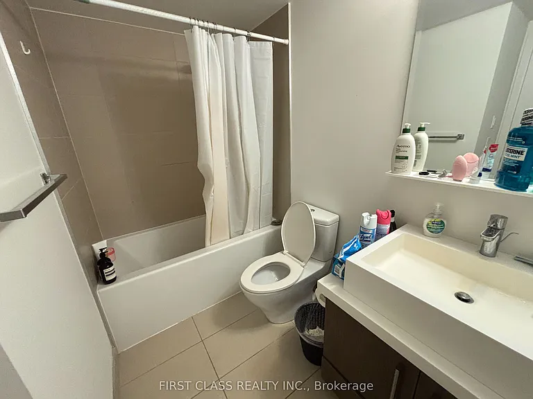 1080 Bay St #1110 — Photo 6