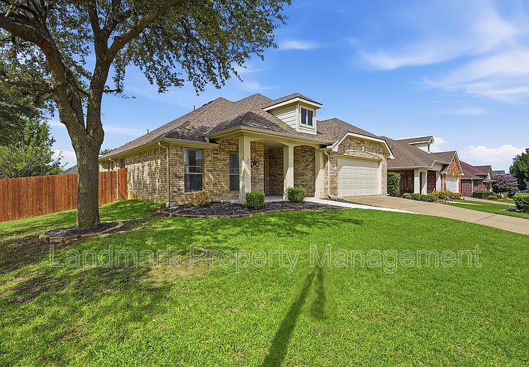 1218 Inglewood Dr — Photo 3